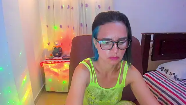 Snapshot of BrianaGarner chatting on 10.28.25 BrianaGarner online show from 10.28.25