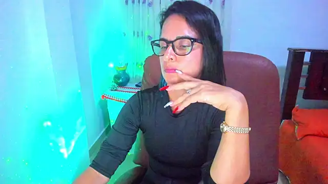 Snapshot of BrianaGarner chatting on 11.23.25 BrianaGarner online show from 11.23.25