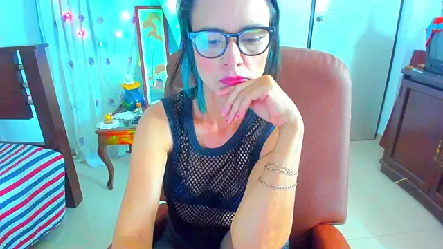 Snapshot of BrianaGarner chatting on 02.15.26 BrianaGarner online show from 02.15.26