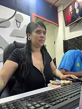 Snapshot of emilyjohanson chatting on 06.23.26 emilyjohanson online show from 06.23.26