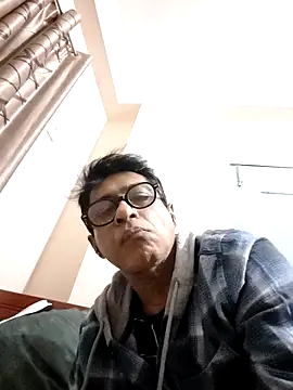 Snapshot of iamkahn_44 chatting on 12.16.25 iamkahn 44 online show from 12.16.25