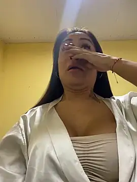 Snapshot of Afroditahott chatting on 10.02.25 Afroditahott online show from 10.02.25