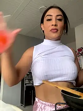 Snapshot of Afroditahott chatting on 10.10.25 Afroditahott online show from 10.10.25