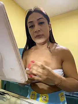 Snapshot of Afroditahott chatting on 12.14.25 Afroditahott online show from 12.14.25