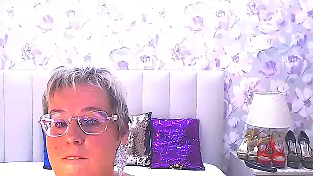 MilfyMommyXX online show from 11.21.25