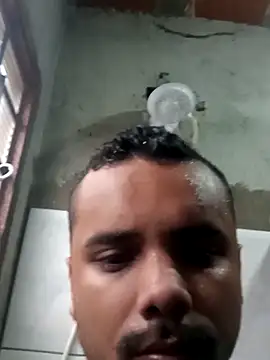 Snapshot of garoto1997 chatting on 10.29.25 garoto1997 online show from 10.29.25