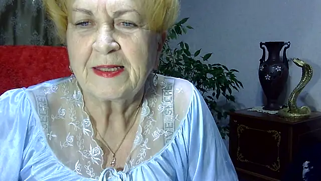 Emma52610 online show from 01.25.25