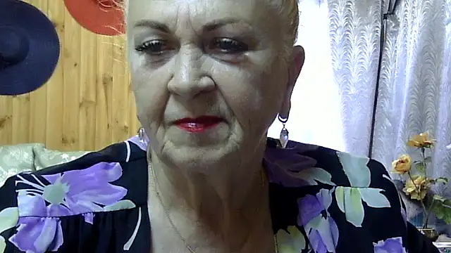 Emma52610 online show from 09.25.25