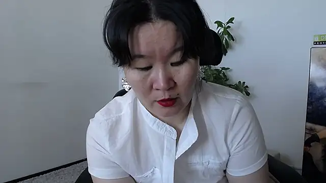 Snapshot of Akira_xx chatting on 10.16.25 Akira xx online show from 10.16.25