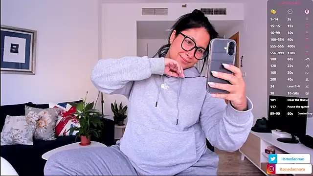 DannaaMeliza online show from 11.14.25