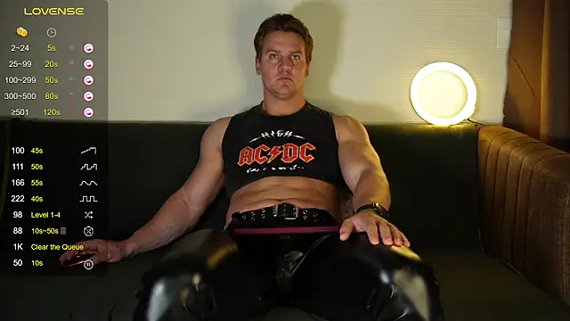 Snapshot of SteeveMuscle chatting on 02.11.25 SteeveMuscle online show from 02.11.25