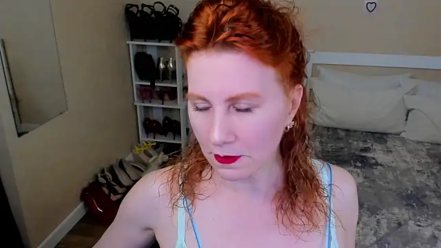 Snapshot of FoxySophia chatting on 06.10.26 FoxySophia online show from 06.10.26
