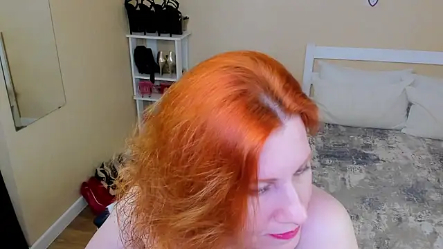Snapshot of FoxySophia chatting on 06.11.26 FoxySophia online show from 06.11.26