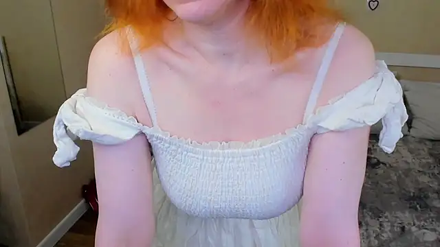 Snapshot of FoxySophia chatting on 06.13.26 FoxySophia online show from 06.13.26
