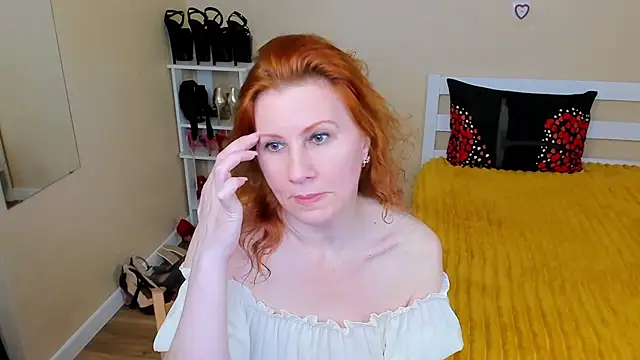 Snapshot of FoxySophia chatting on 07.14.26 FoxySophia online show from 07.14.26