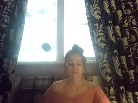 Snapshot of LindaStarS chatting on 01.28.25 LindaStarS online show from 01.28.25