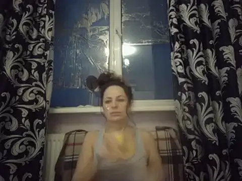 Snapshot of LindaStarS chatting on 02.04.25 LindaStarS online show from 02.04.25