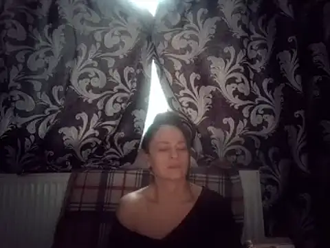 Snapshot of LindaStarS chatting on 02.05.25 LindaStarS online show from 02.05.25