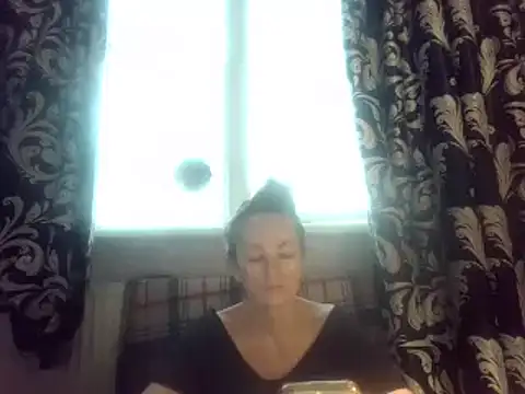 Snapshot of LindaStarS chatting on 02.06.25 LindaStarS online show from 02.06.25