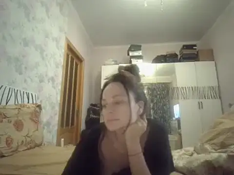 Snapshot of LindaStarS chatting on 02.07.25 LindaStarS online show from 02.07.25