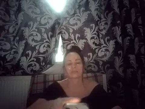 Snapshot of LindaStarS chatting on 02.08.25 LindaStarS online show from 02.08.25