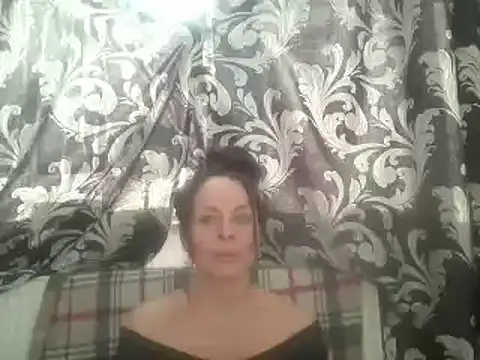 Snapshot of LindaStarS chatting on 02.08.25 LindaStarS online show from 02.08.25