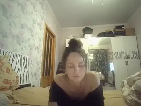 Snapshot of LindaStarS chatting on 02.11.25 LindaStarS online show from 02.11.25