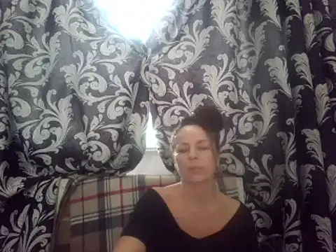 Snapshot of LindaStarS chatting on 02.12.25 LindaStarS online show from 02.12.25