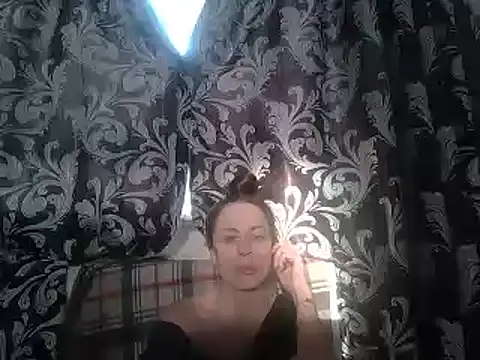 Snapshot of LindaStarS chatting on 02.12.25 LindaStarS online show from 02.12.25