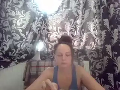 Snapshot of LindaStarS chatting on 02.17.25 LindaStarS online show from 02.17.25