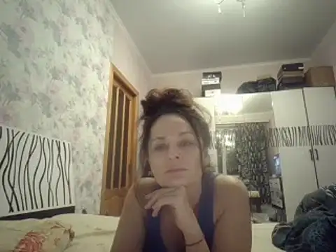 Snapshot of LindaStarS chatting on 02.18.25 LindaStarS online show from 02.18.25