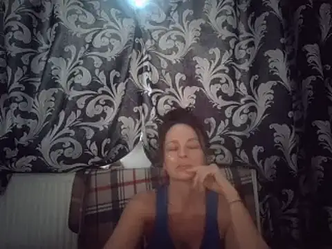 Snapshot of LindaStarS chatting on 02.19.25 LindaStarS online show from 02.19.25