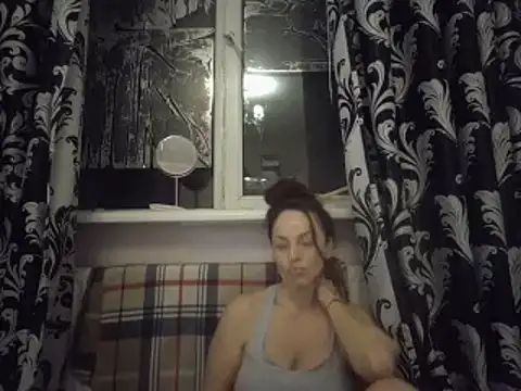 Snapshot of LindaStarS chatting on 02.28.25 LindaStarS online show from 02.28.25