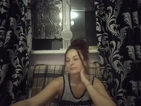 Snapshot of LindaStarS chatting on 03.17.25 LindaStarS online show from 03.17.25