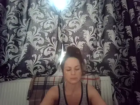 Snapshot of LindaStarS chatting on 03.18.25 LindaStarS online show from 03.18.25