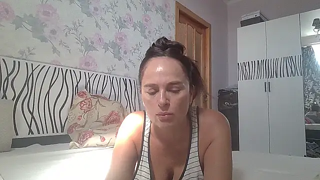 Snapshot of LindaStarS chatting on 09.09.25 LindaStarS online show from 09.09.25