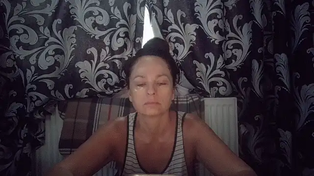 Snapshot of LindaStarS chatting on 09.10.25 LindaStarS online show from 09.10.25