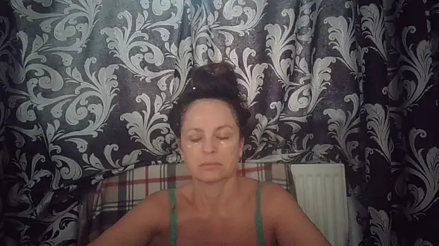 Snapshot of LindaStarS chatting on 09.20.25 LindaStarS online show from 09.20.25