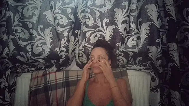 Snapshot of LindaStarS chatting on 09.23.25 LindaStarS online show from 09.23.25