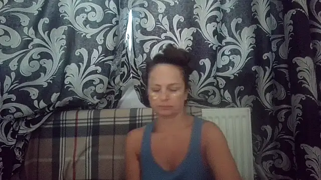 Snapshot of LindaStarS chatting on 09.27.25 LindaStarS online show from 09.27.25