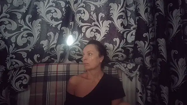 Snapshot of LindaStarS chatting on 10.01.25 LindaStarS online show from 10.01.25