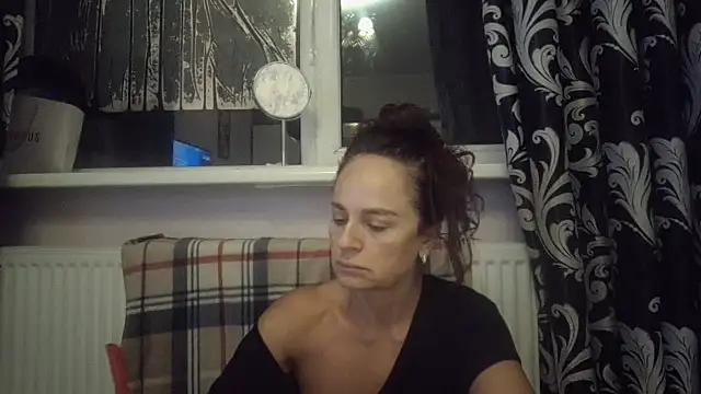 Snapshot of LindaStarS chatting on 10.05.25 LindaStarS online show from 10.05.25