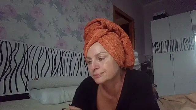 Snapshot of LindaStarS chatting on 10.06.25 LindaStarS online show from 10.06.25