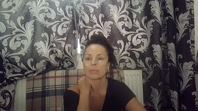 Snapshot of LindaStarS chatting on 10.09.25 LindaStarS online show from 10.09.25