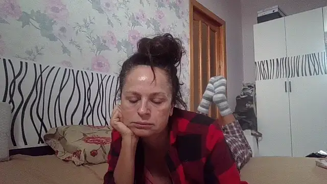 Snapshot of LindaStarS chatting on 10.11.25 LindaStarS online show from 10.11.25