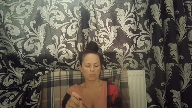 Snapshot of LindaStarS chatting on 10.12.25 LindaStarS online show from 10.12.25