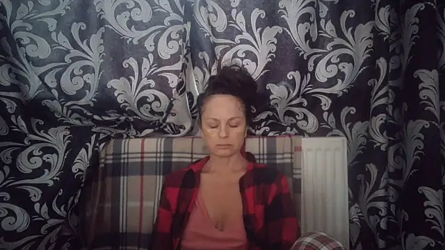 Snapshot of LindaStarS chatting on 10.14.25 LindaStarS online show from 10.14.25