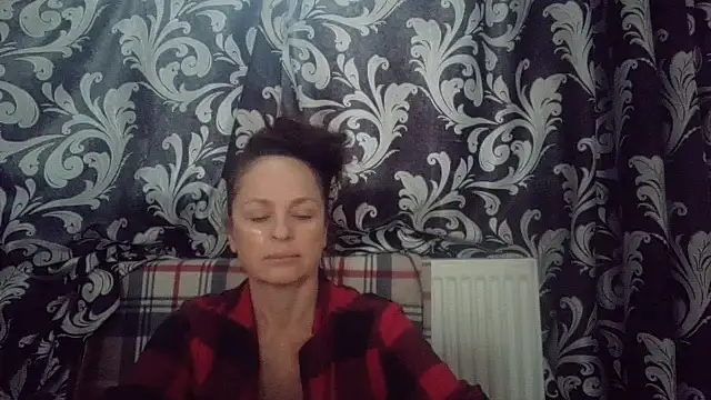 Snapshot of LindaStarS chatting on 10.16.25 LindaStarS online show from 10.16.25