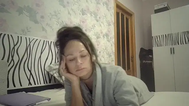 Snapshot of LindaStarS chatting on 10.20.25 LindaStarS online show from 10.20.25