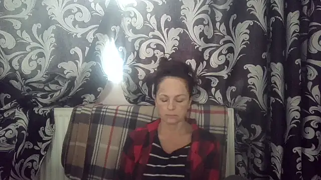 Snapshot of LindaStarS chatting on 10.26.25 LindaStarS online show from 10.26.25